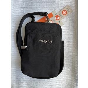 Baggalini RFID Anti-Theft Crossbody 🌸
